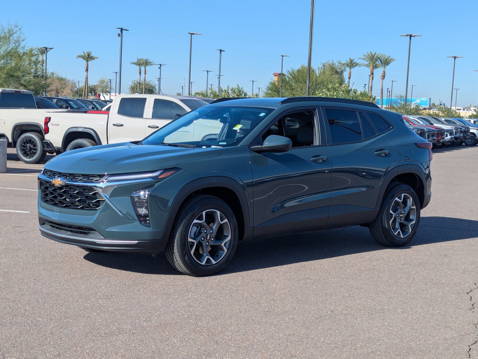 Certified 2025 Chevrolet Trax LT image 2