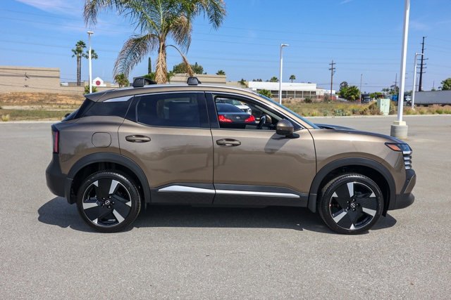 New 2025 Nissan Kicks SR image 3