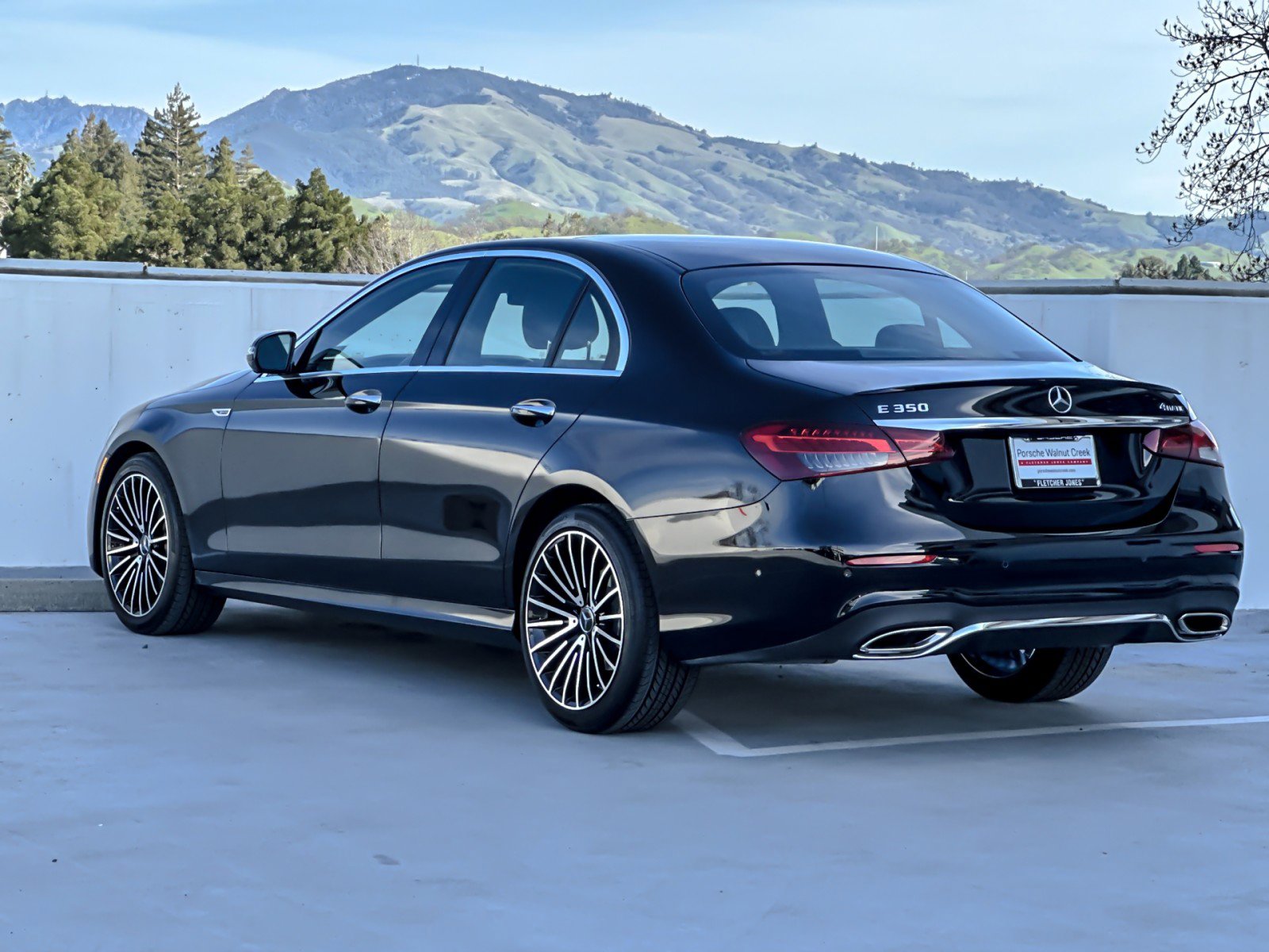 Used 2023 Mercedes-Benz E 350 4MATIC Sedan image 3