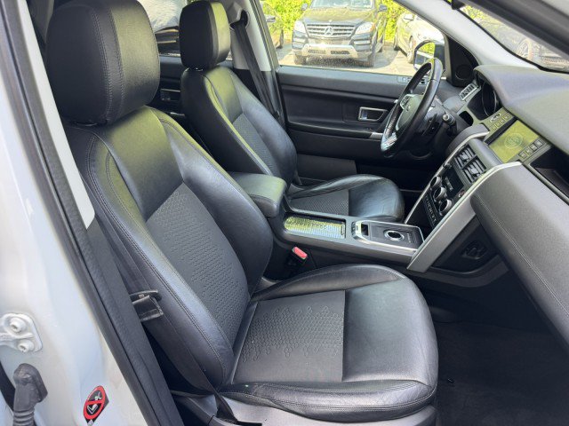 Used 2018 Land Rover Discovery Sport SE AWD/4WD image 34