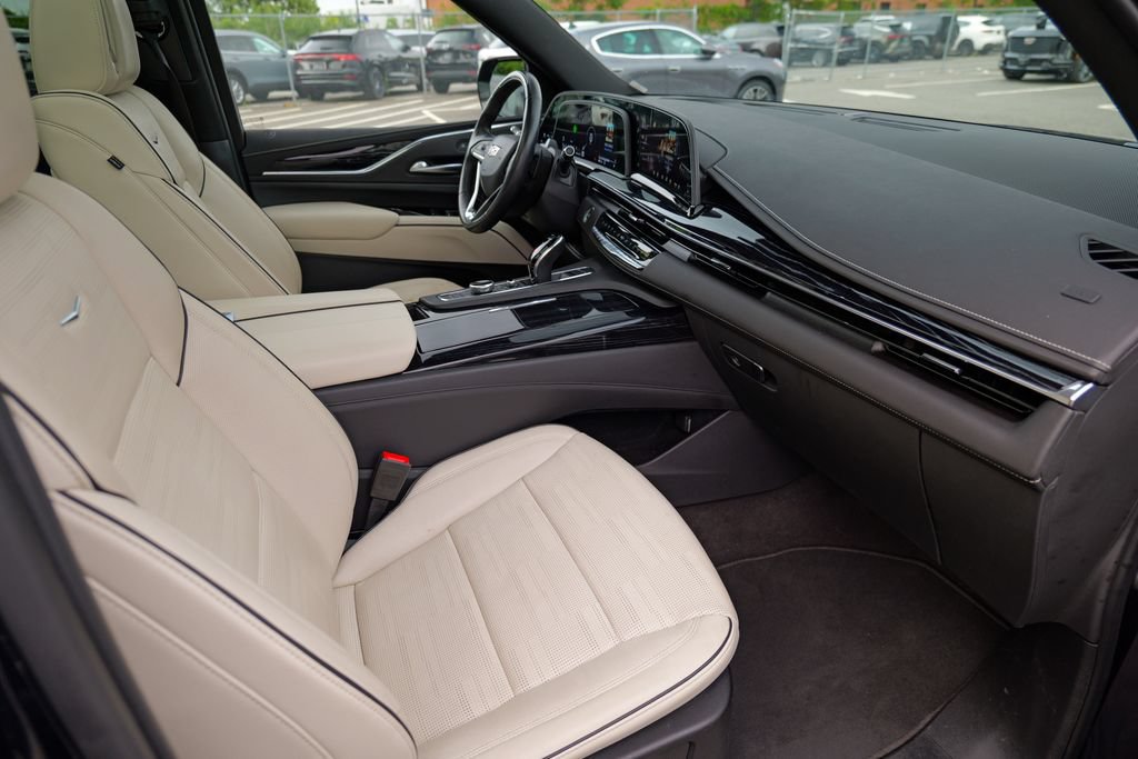 Used 2023 Cadillac Escalade ESV Sport w/ Touring Package AWD/4WD image 38