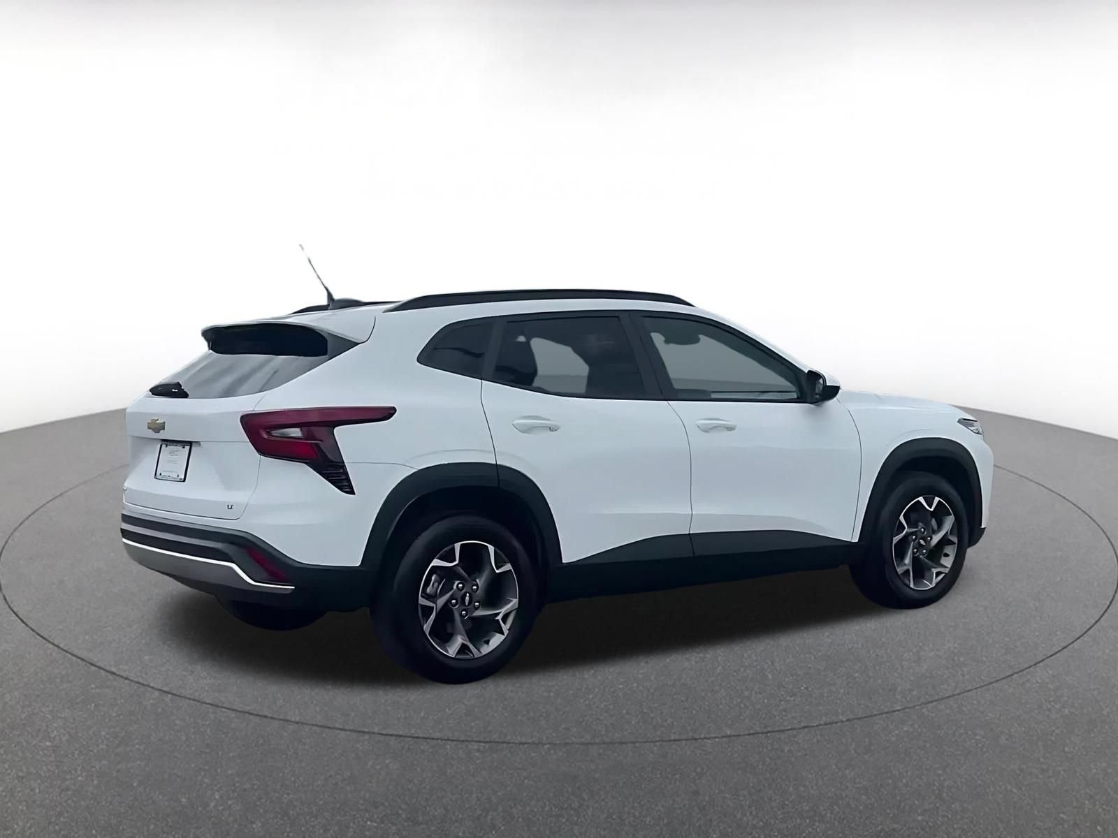 Used 2025 Chevrolet Trax LT FWD image 15