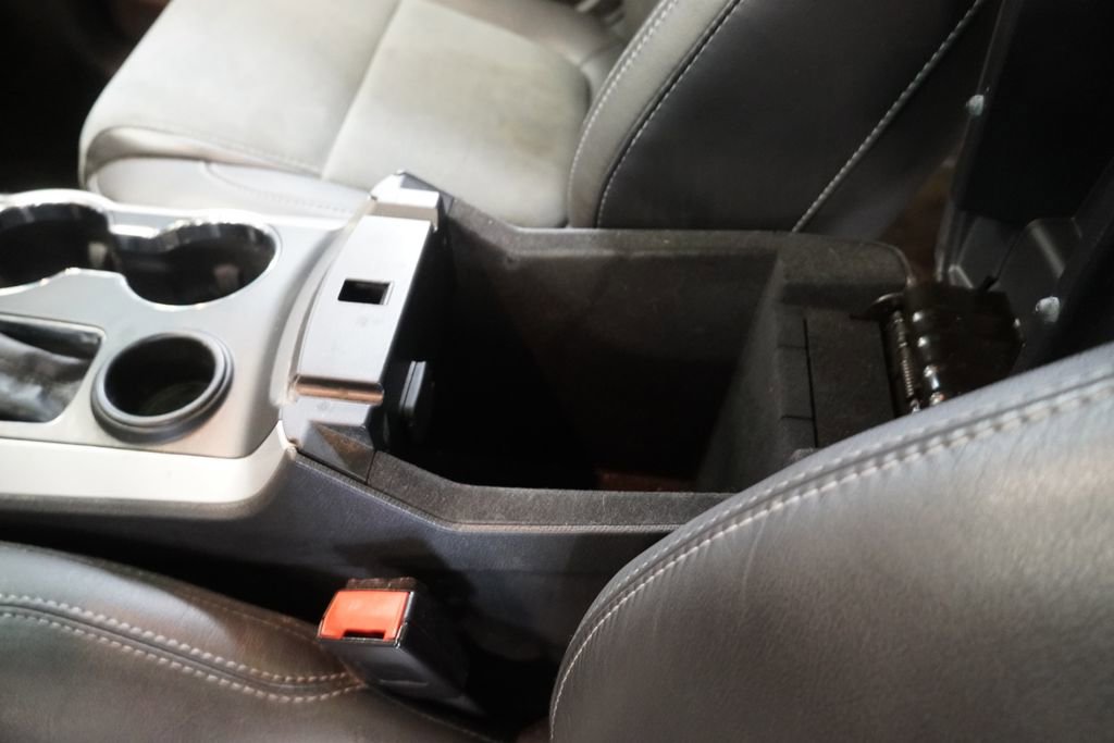 Used 2015 Ford Explorer XLT w/ Equipment Group 202A FWD image 24