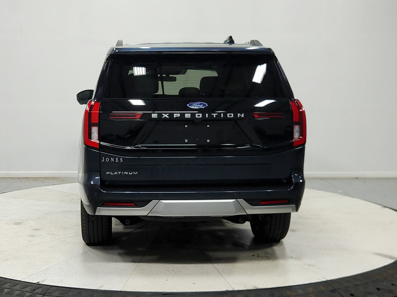 Used 2025 Ford Expedition Platinum w/ Driver's Package AWD/4WD image 7