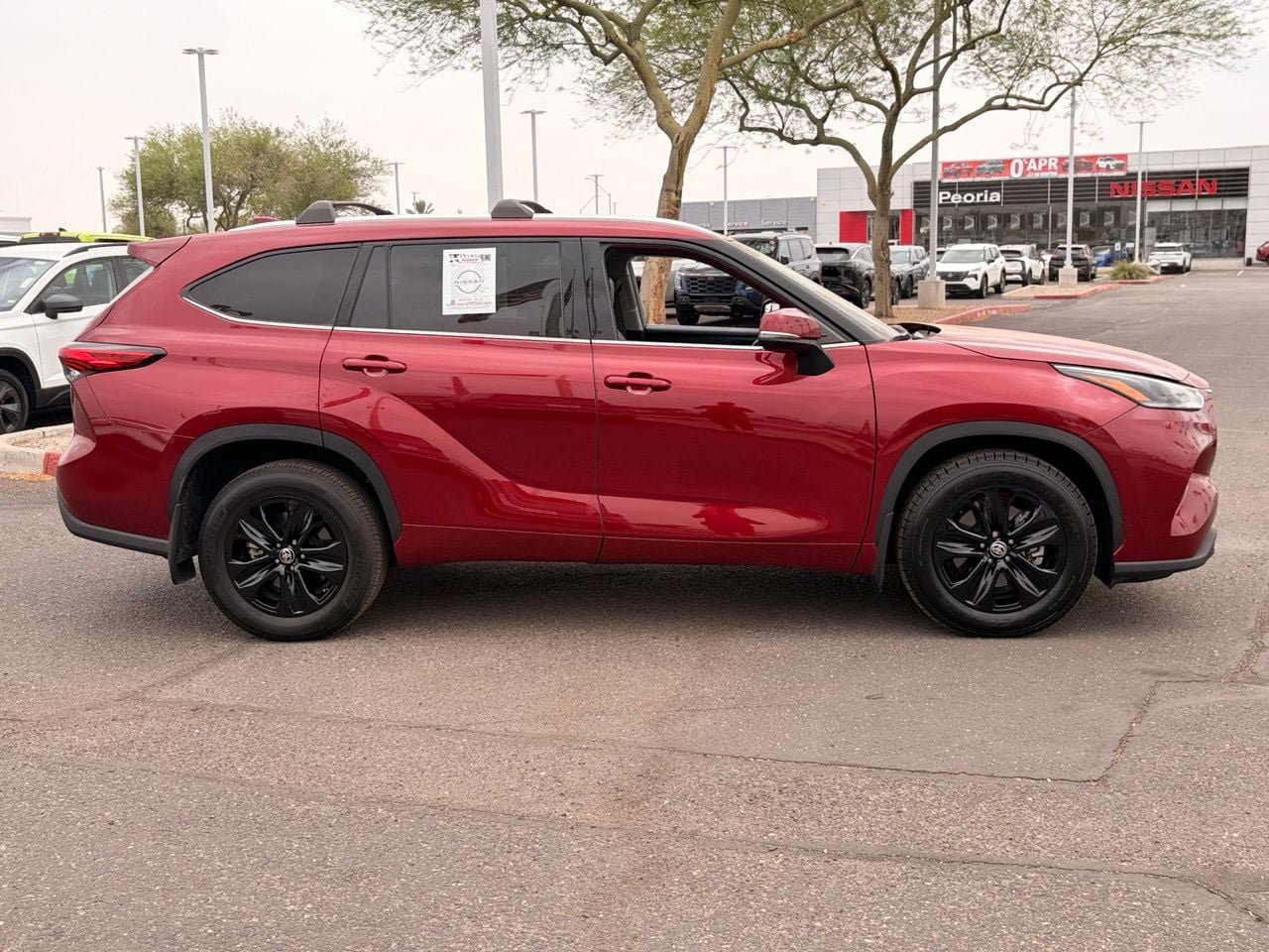 Used 2021 Toyota Highlander XLE AWD/4WD image 30