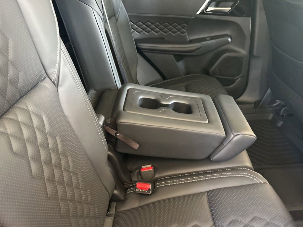 New 2025 Mitsubishi Outlander 4WD Plug-In Hybrid image 28
