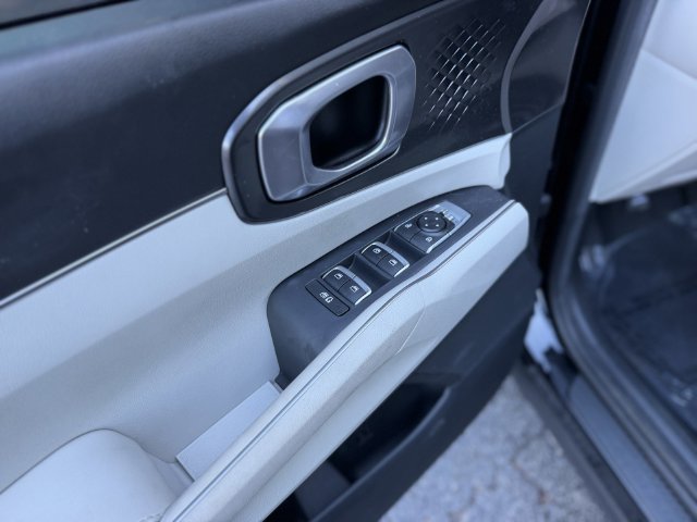 Certified 2023 Kia Sorento S w/ Panoramic Sunroof Package FWD image 13