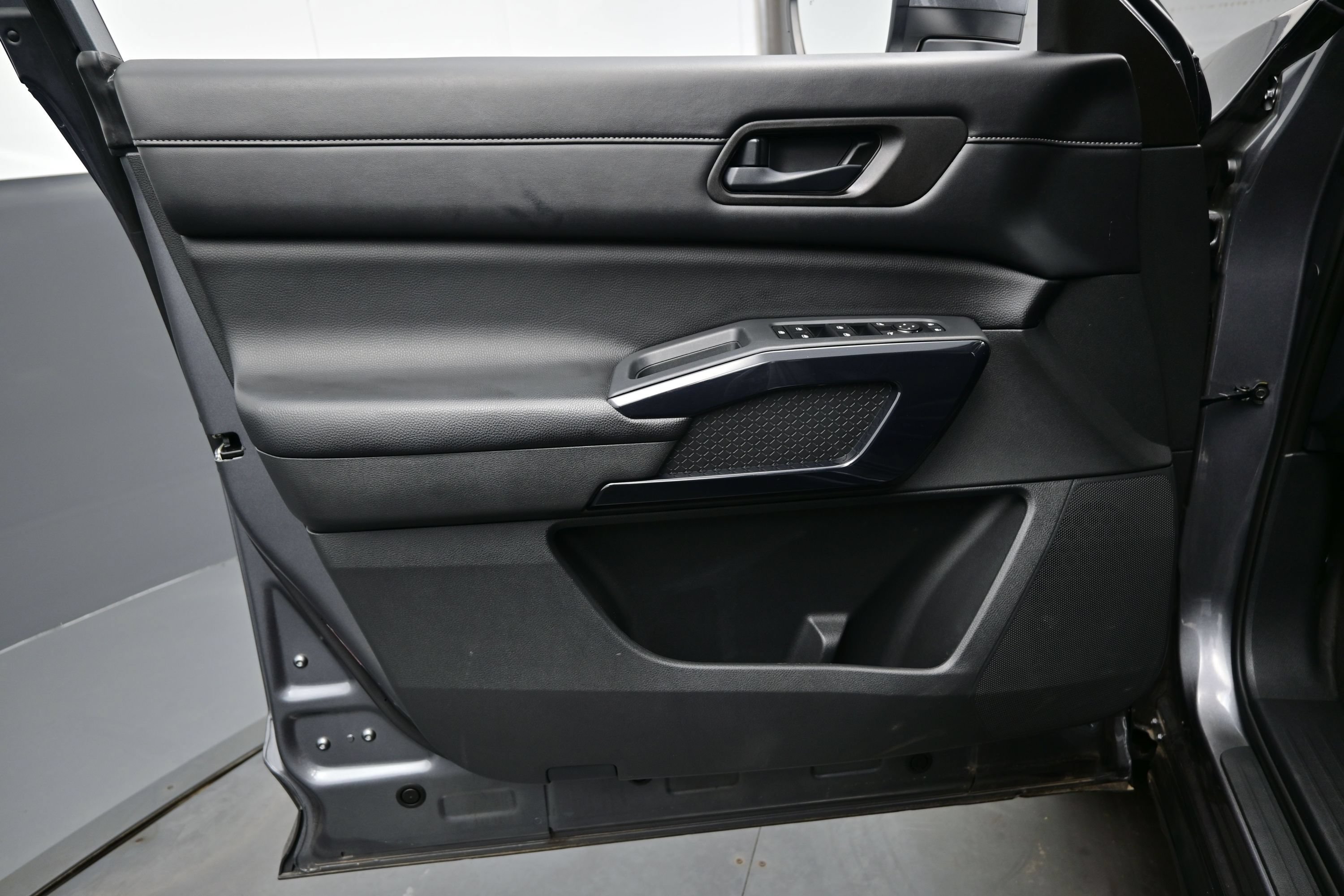 Used 2023 Nissan Pathfinder SV AWD/4WD image 9