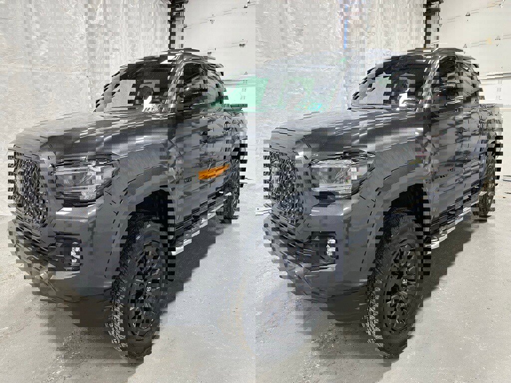 Used 2023 Toyota Tacoma Limited image 3