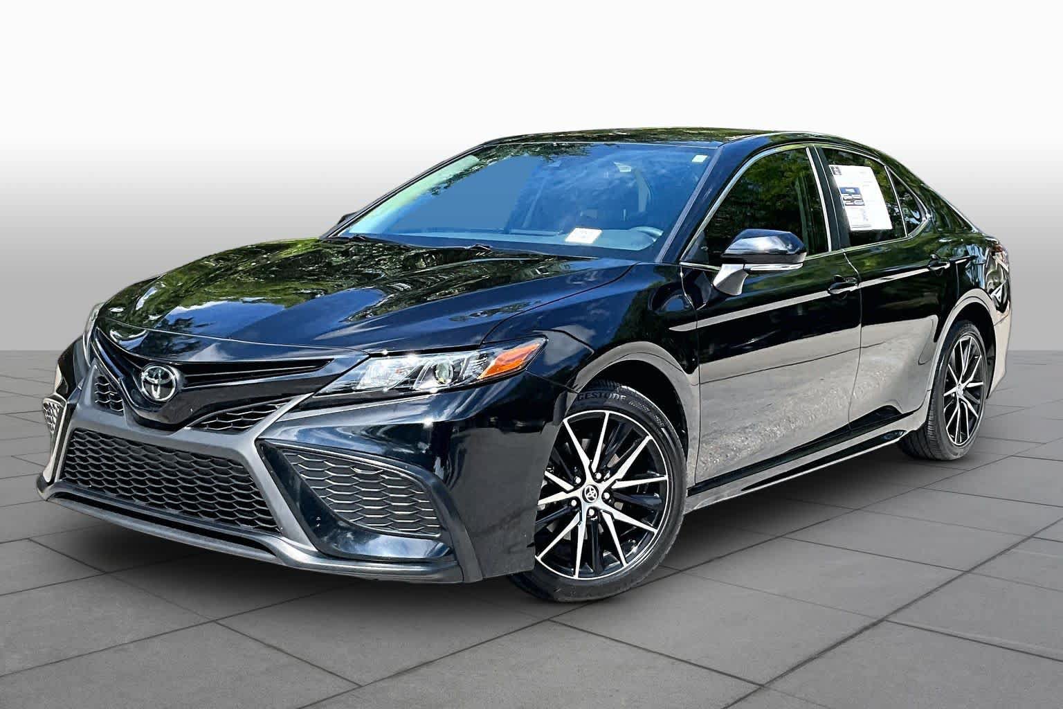 Used 2024 Toyota Camry SE FWD image 1