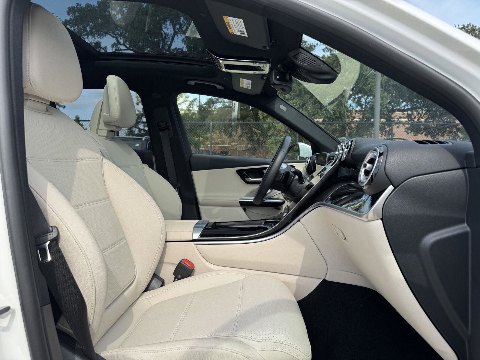 Certified 2025 Mercedes-Benz GLC 300 image 31