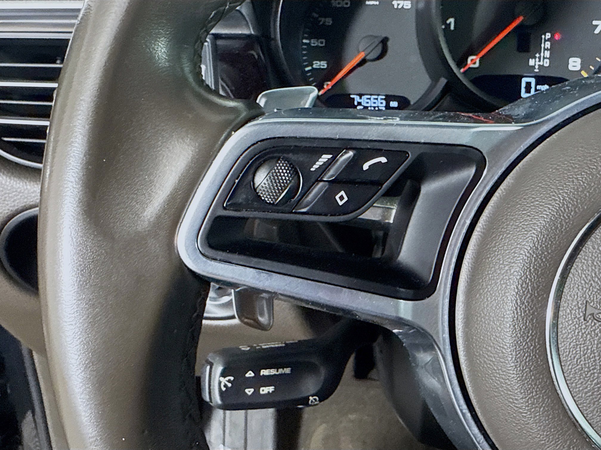 Used 2020 Porsche Macan image 14