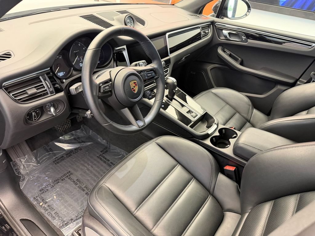 Used 2024 Porsche Macan Turbo AWD/4WD image 4