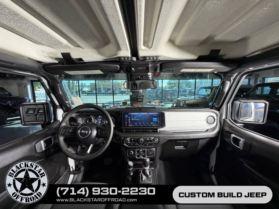 Used 2024 Jeep Wrangler Unlimited AWD/4WD image 17
