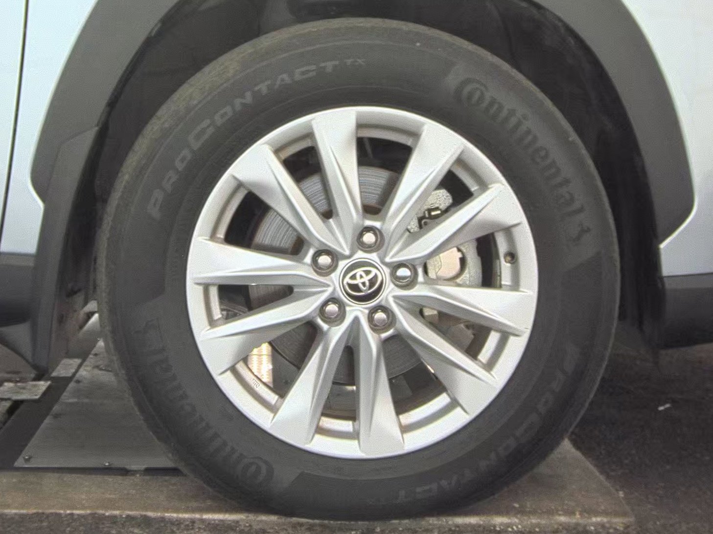 Used 2023 Toyota Corolla Cross LE w/ Moonroof Package AWD/4WD image 9