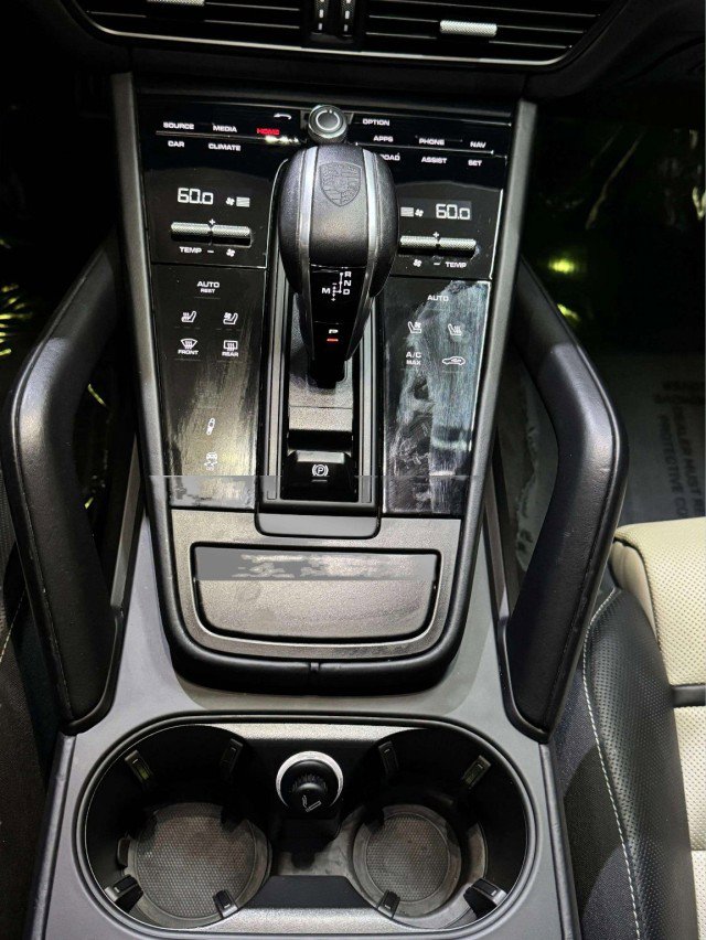 Used 2022 Porsche Cayenne Turbo GT image 28