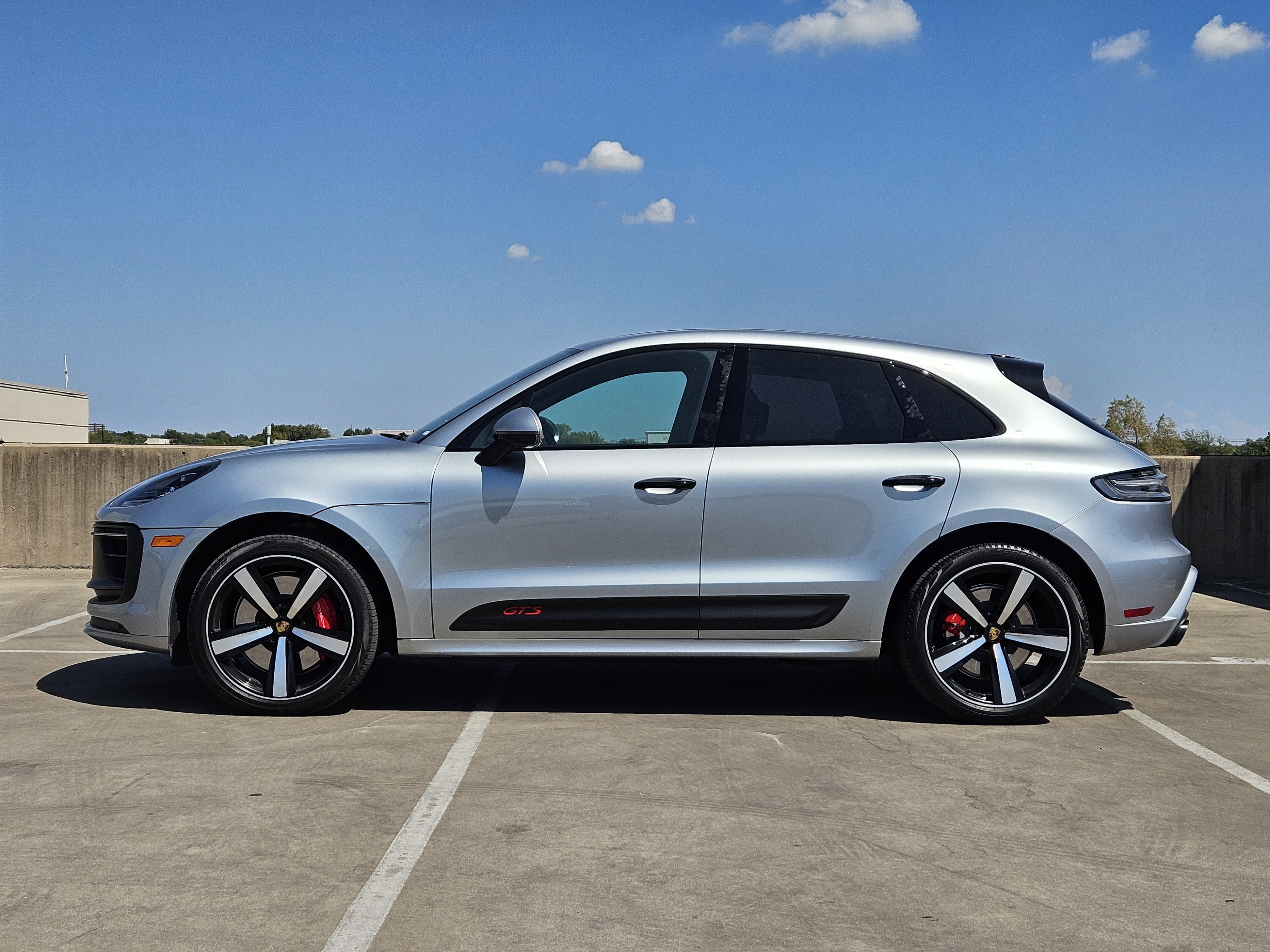 Certified 2022 Porsche Macan GTS AWD/4WD image 2