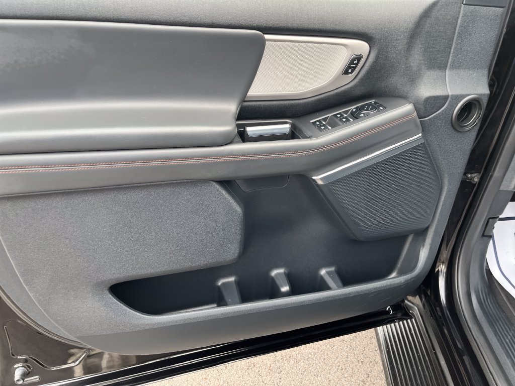 Used 2025 Ford Expedition Active AWD/4WD image 11