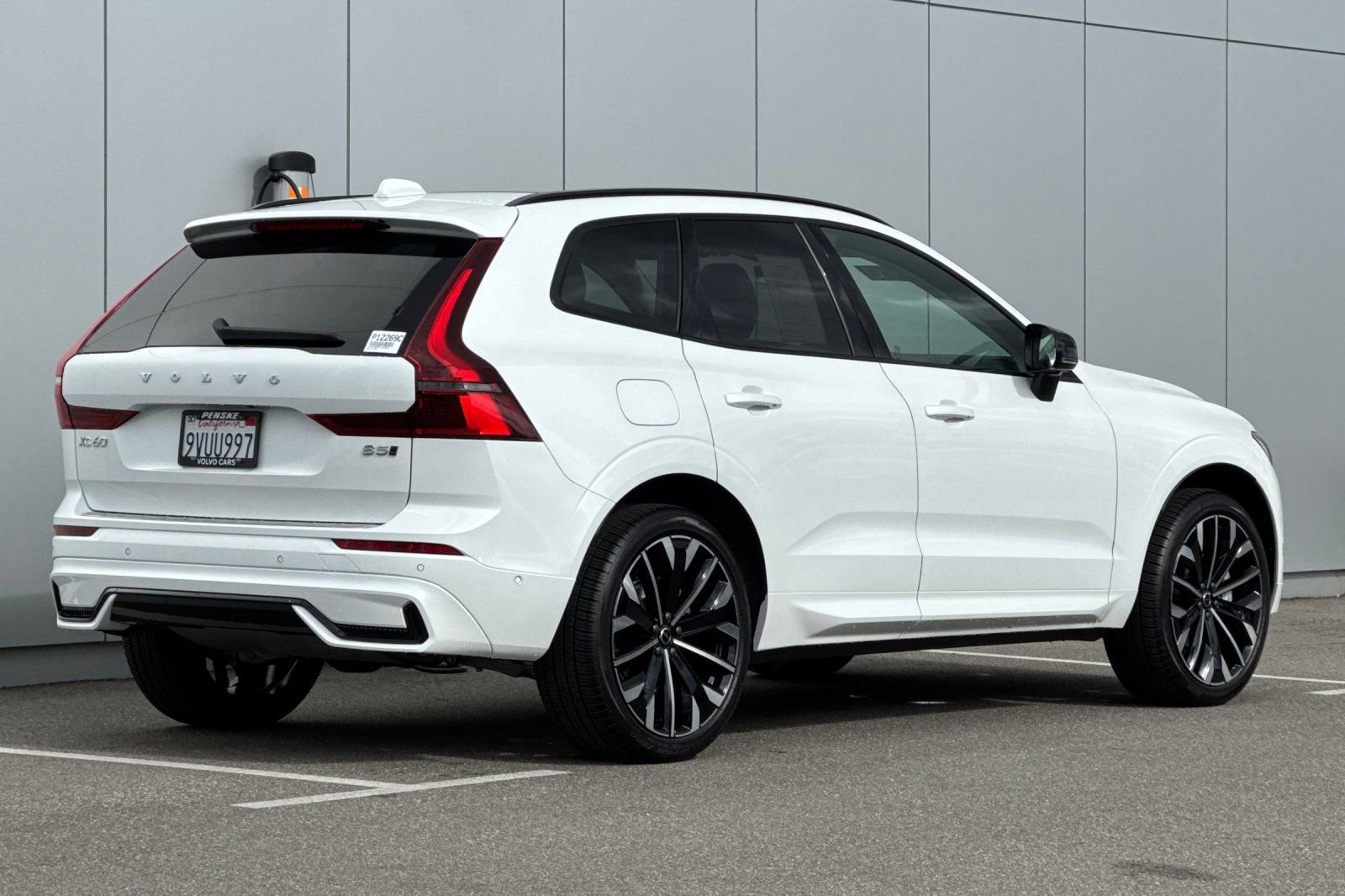Used 2026 Volvo XC60 B5 Ultra w/ Protection Package Premier image 5