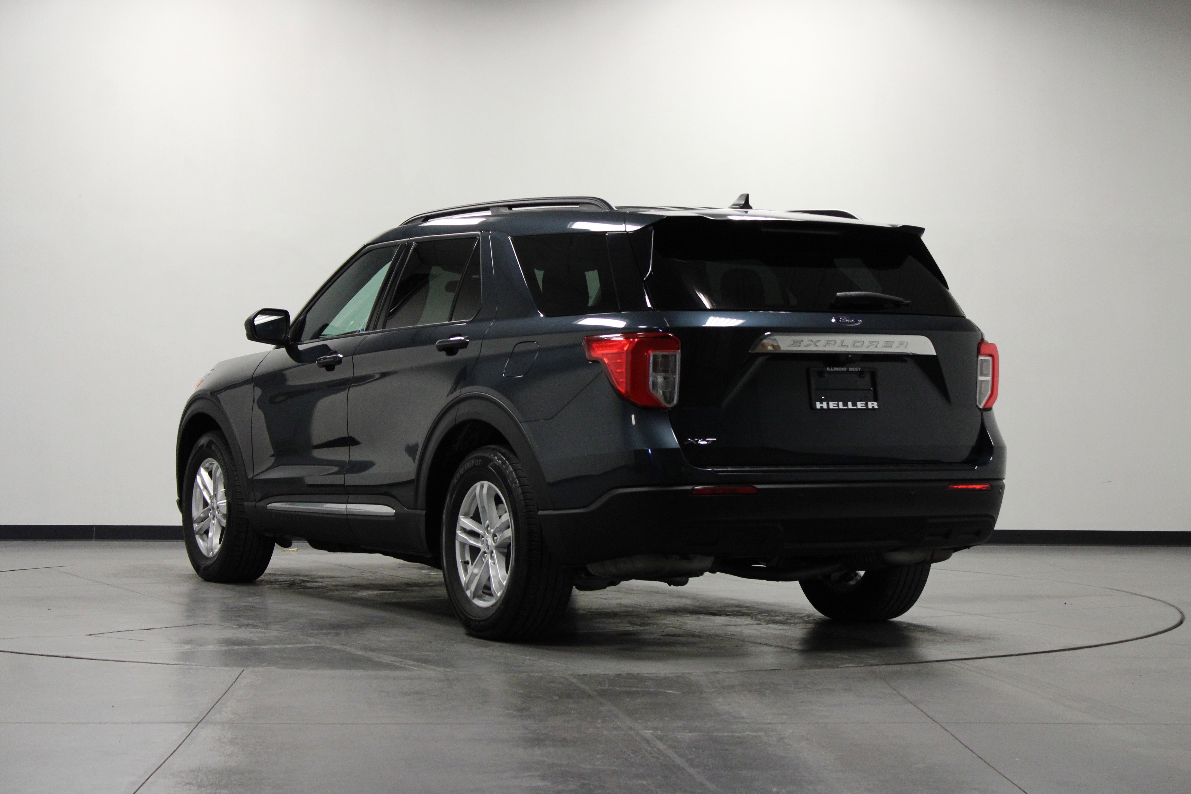 Used 2023 Ford Explorer XLT image 6
