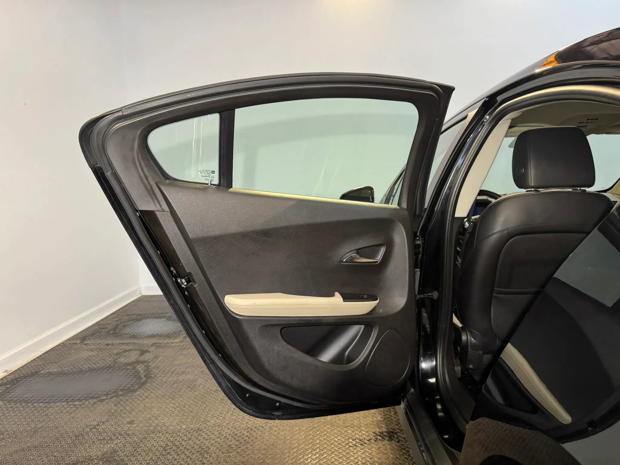 Used 2012 Chevrolet Volt Premium w/ Premium Trim Package image 24