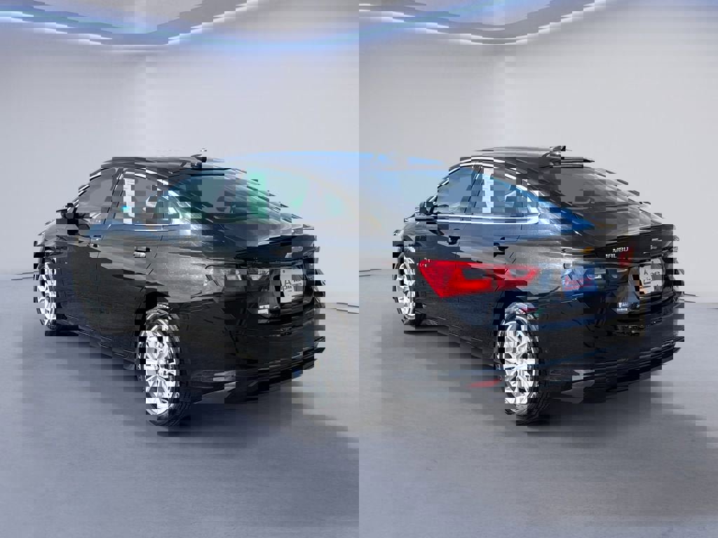 Used 2024 Chevrolet Malibu LT image 3