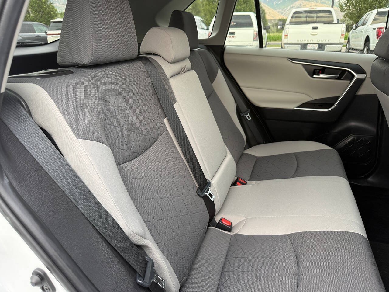Used 2021 Toyota RAV4 XLE AWD/4WD image 20