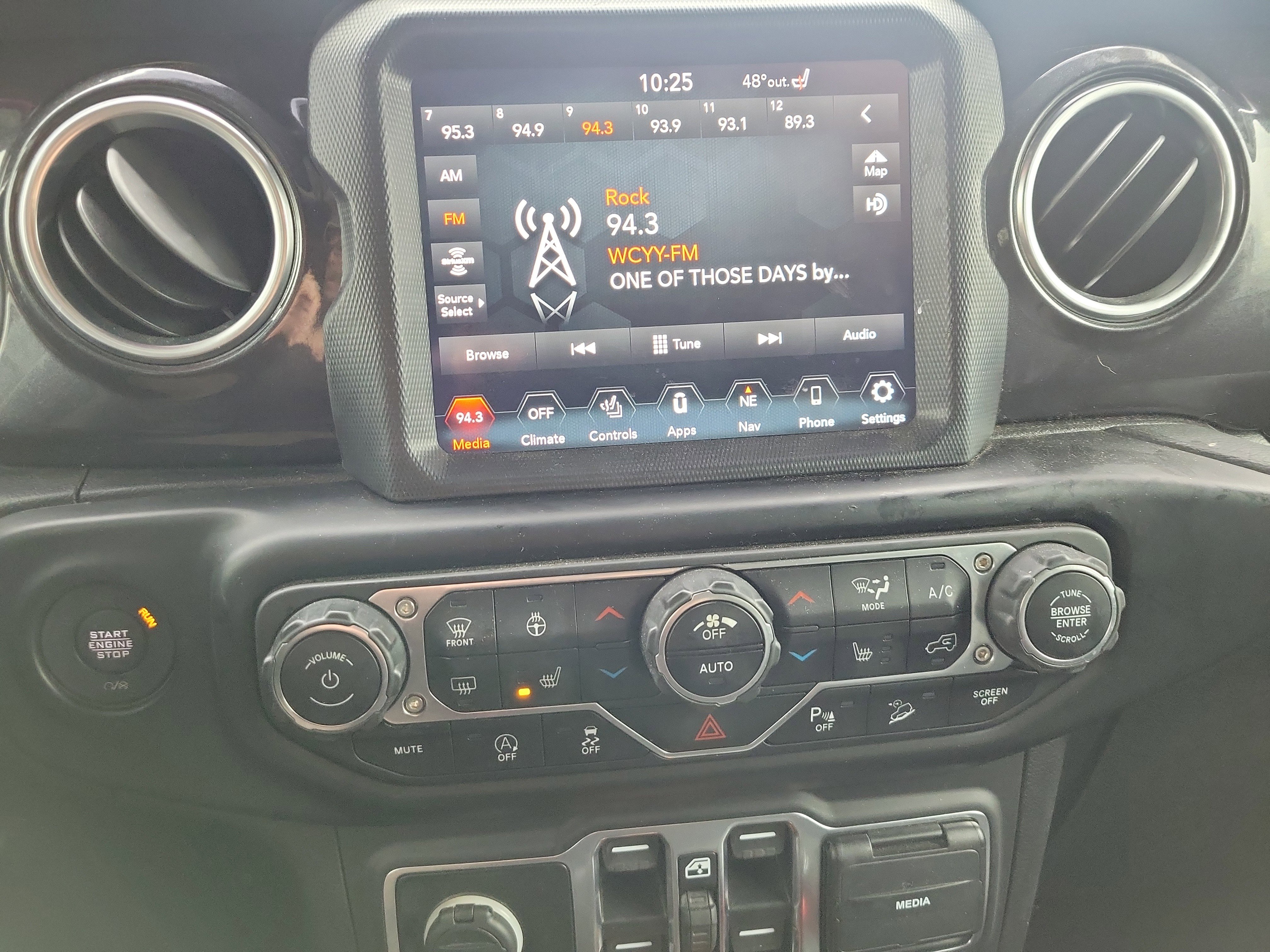 Used 2021 Jeep Wrangler Unlimited Sahara AWD/4WD image 20
