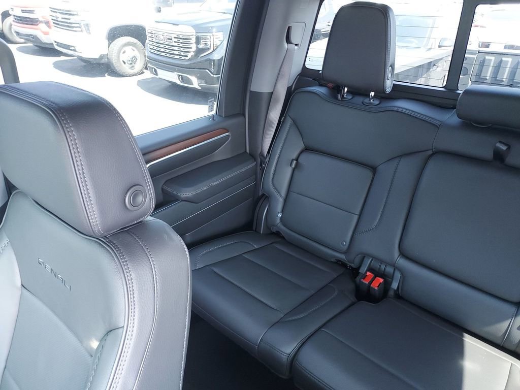 Used 2024 GMC Sierra 2500 Denali image 12