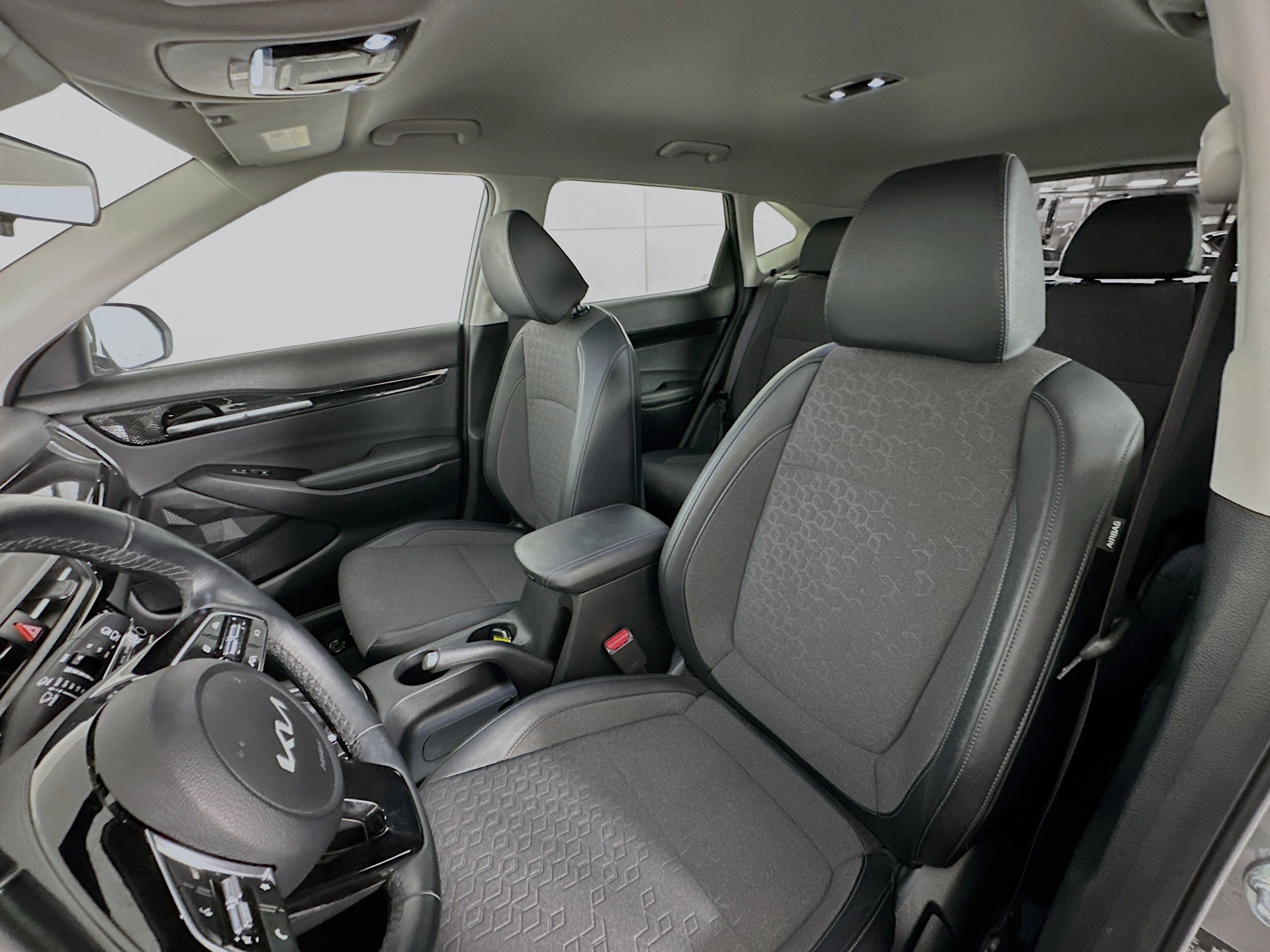 Used 2025 Kia Seltos S FWD image 13
