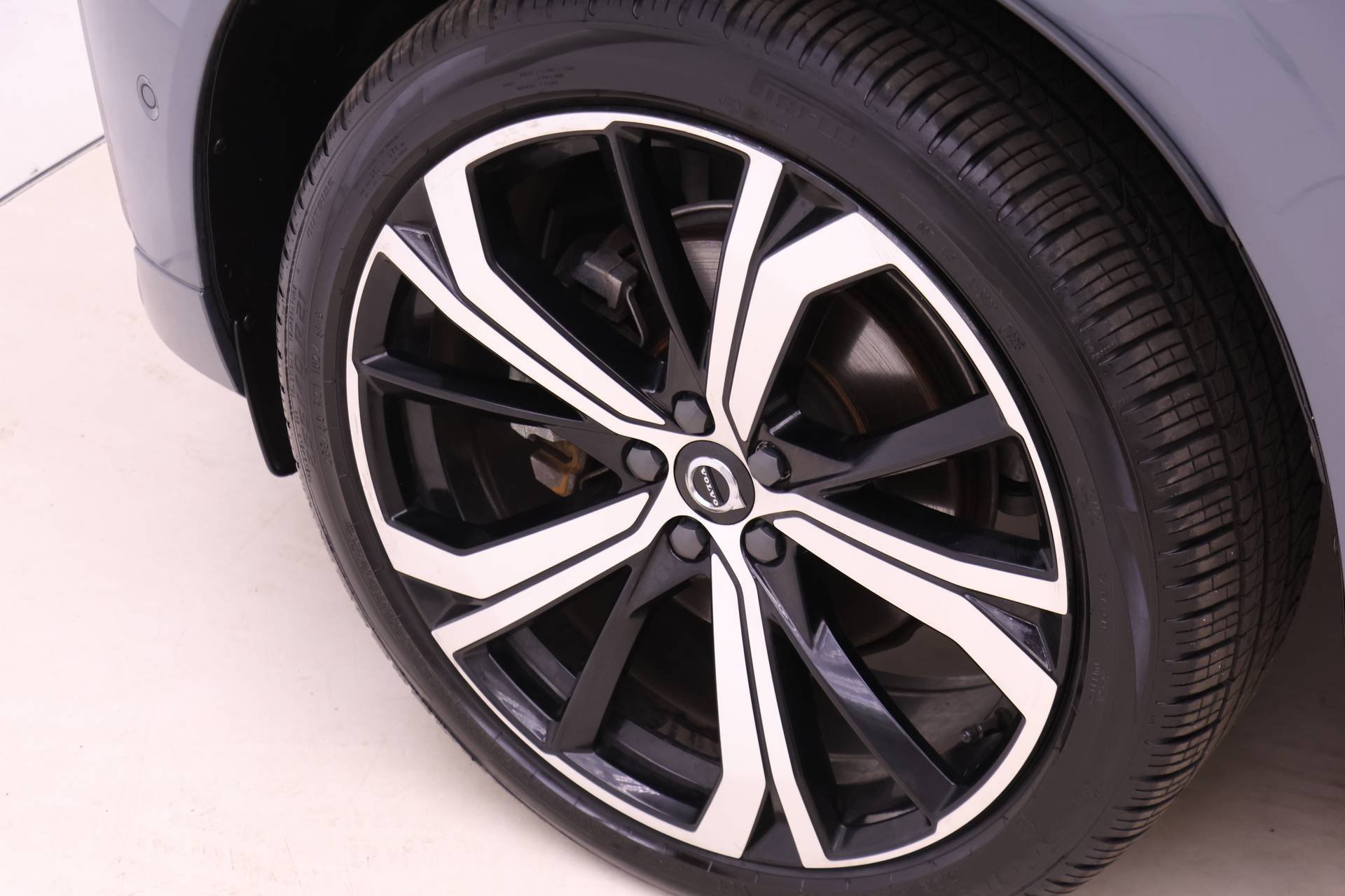 Certified 2024 Volvo XC60 B5 Ultimate w/ Protection Package Premier image 20