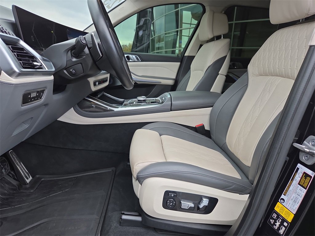 Used 2023 BMW X7 M60i w/ Executive Package image 10
