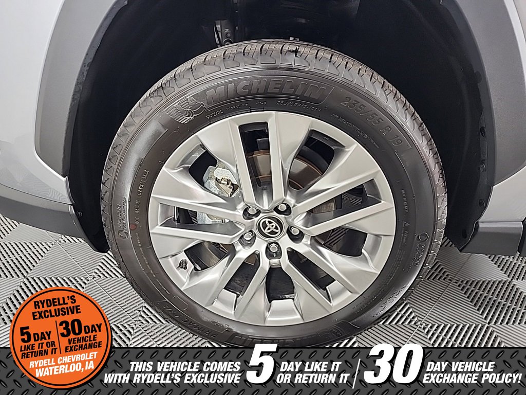 Used 2025 Toyota RAV4 XLE Premium image 15