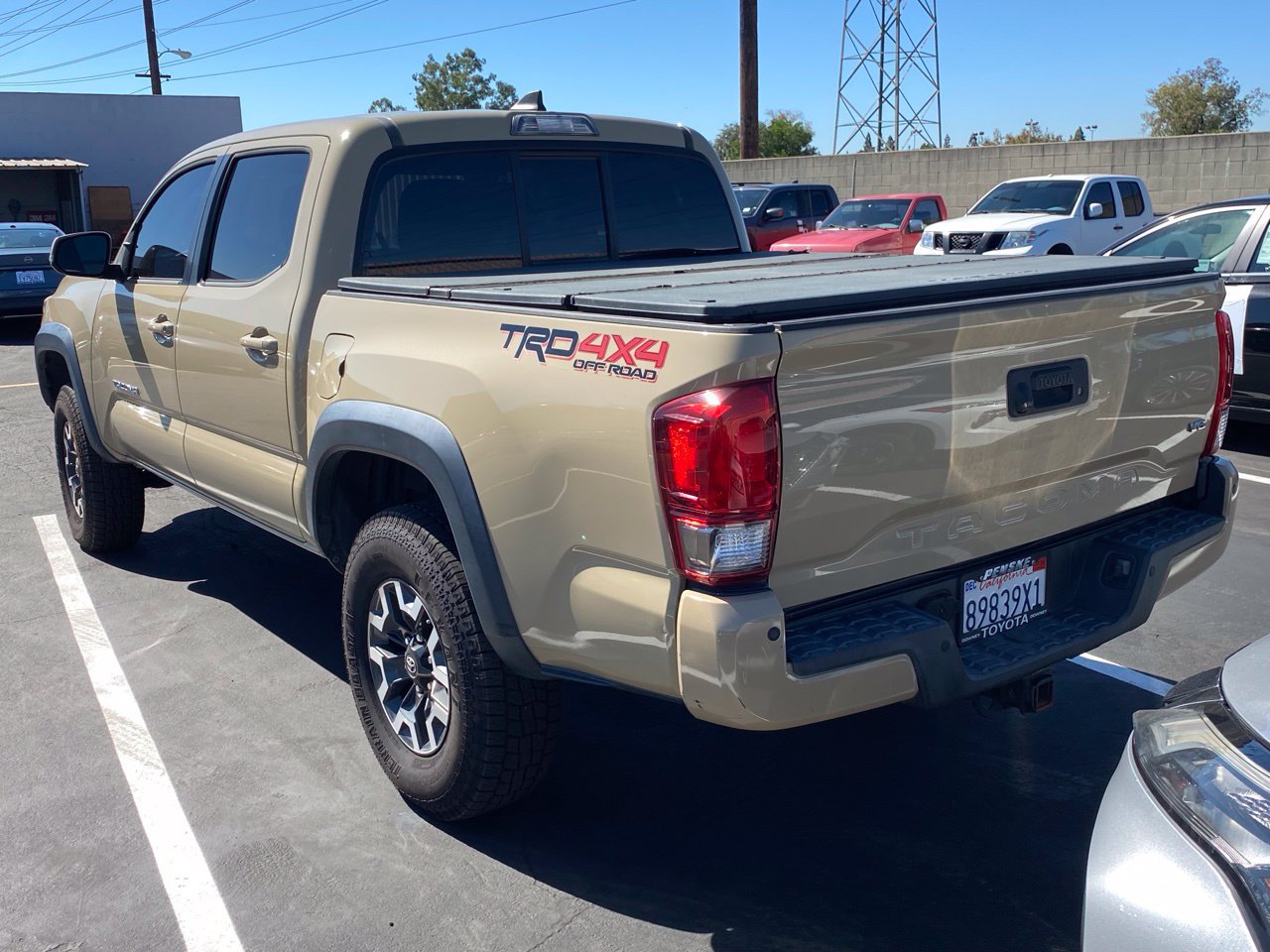 Used 2016 Toyota Tacoma TRD Off-Road w/ Premium & Technology Package AWD/4WD image 4