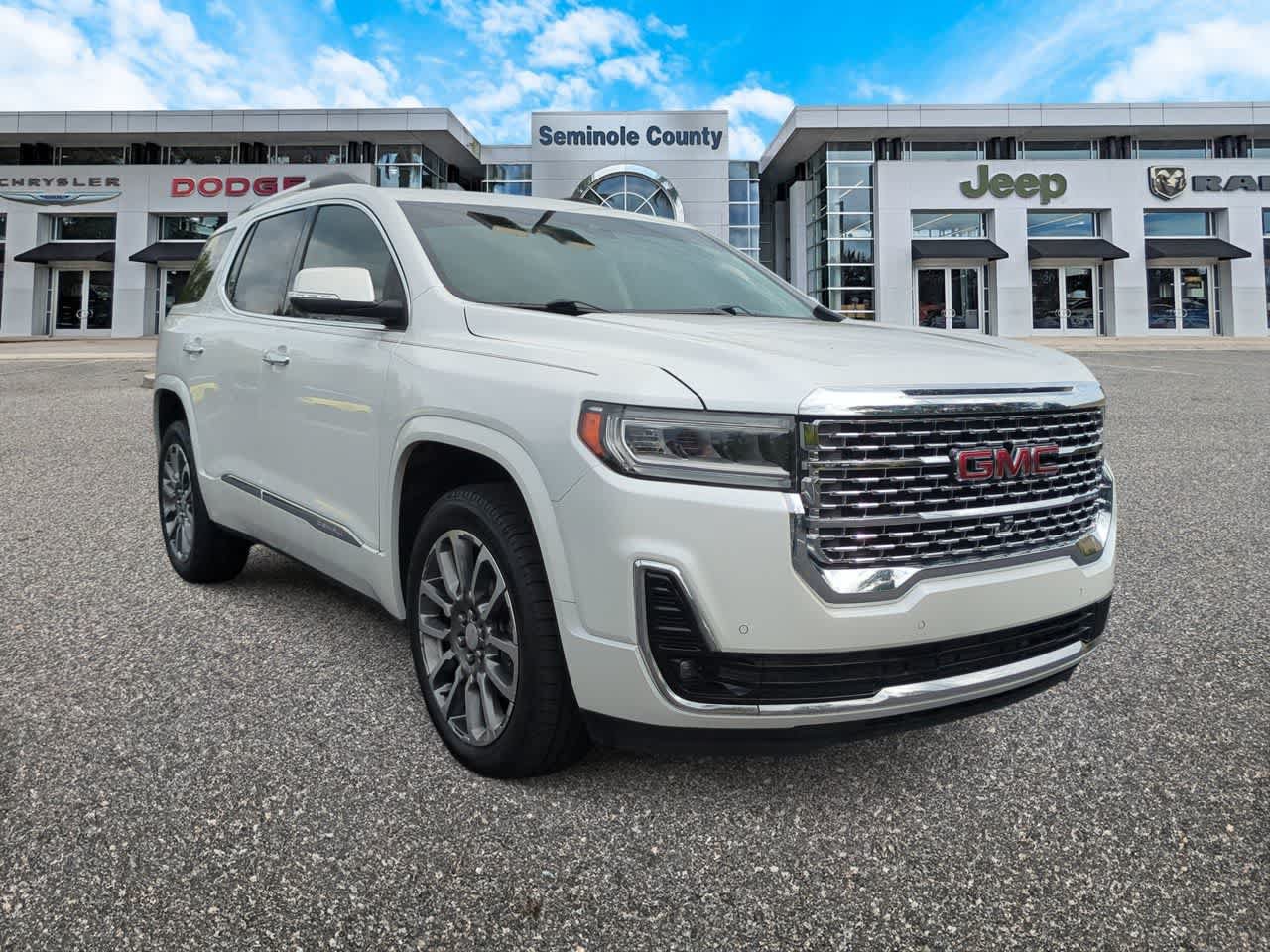 Used 2022 GMC Acadia Denali w/ Denali Technology Package FWD image 2