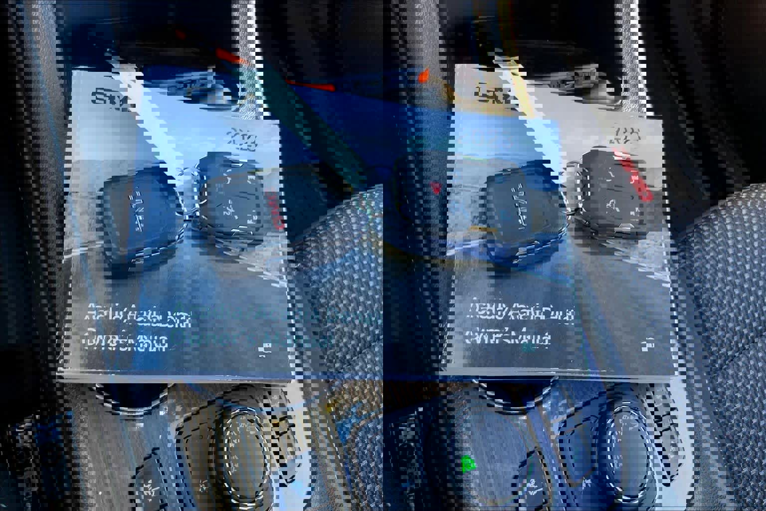 Certified 2023 GMC Acadia SLE w/ Driver Convenience Package image 13