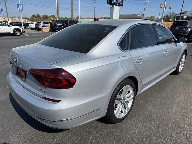 Used 2017 Volkswagen Passat 1.8T SEL Premium image 5