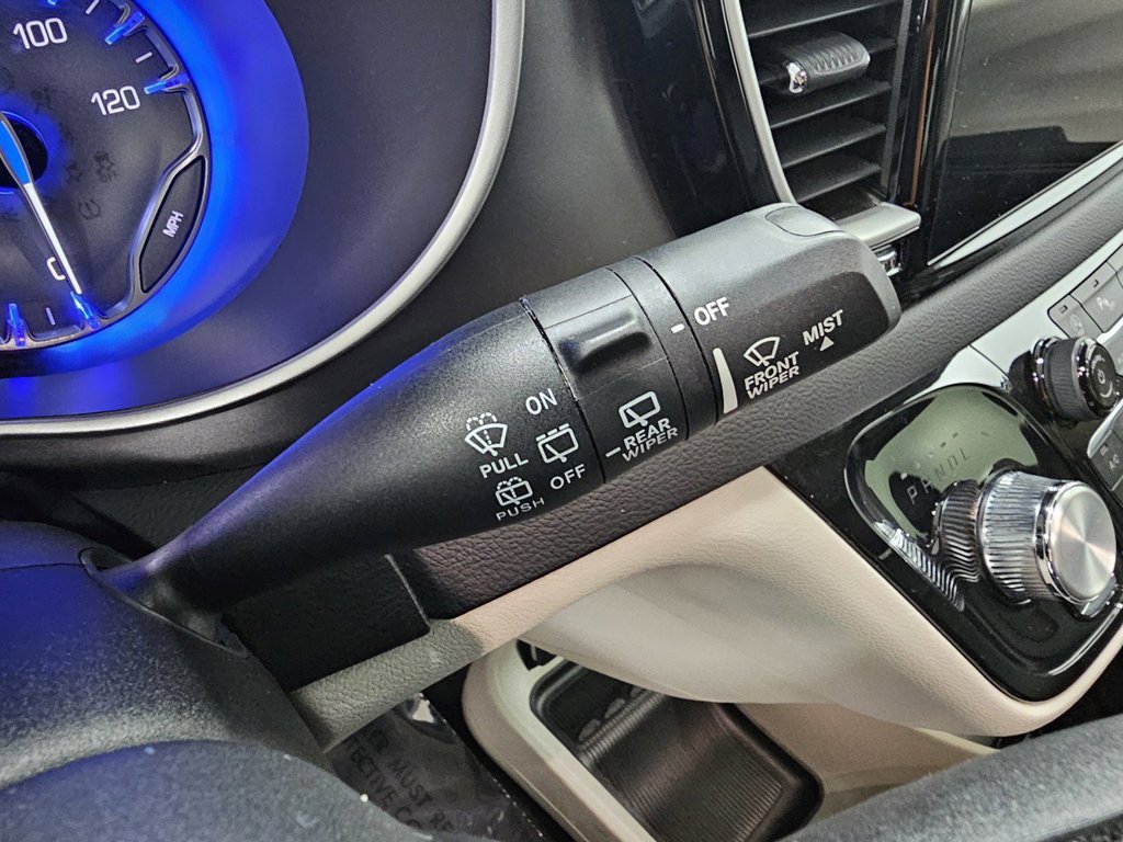 Used 2024 Chrysler Pacifica Touring-L FWD image 34
