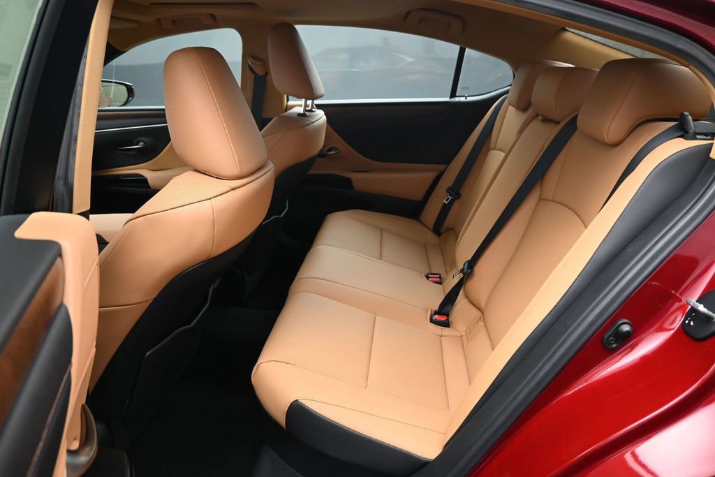 Used 2025 Lexus ES 300h w/ Premium Package FWD image 17