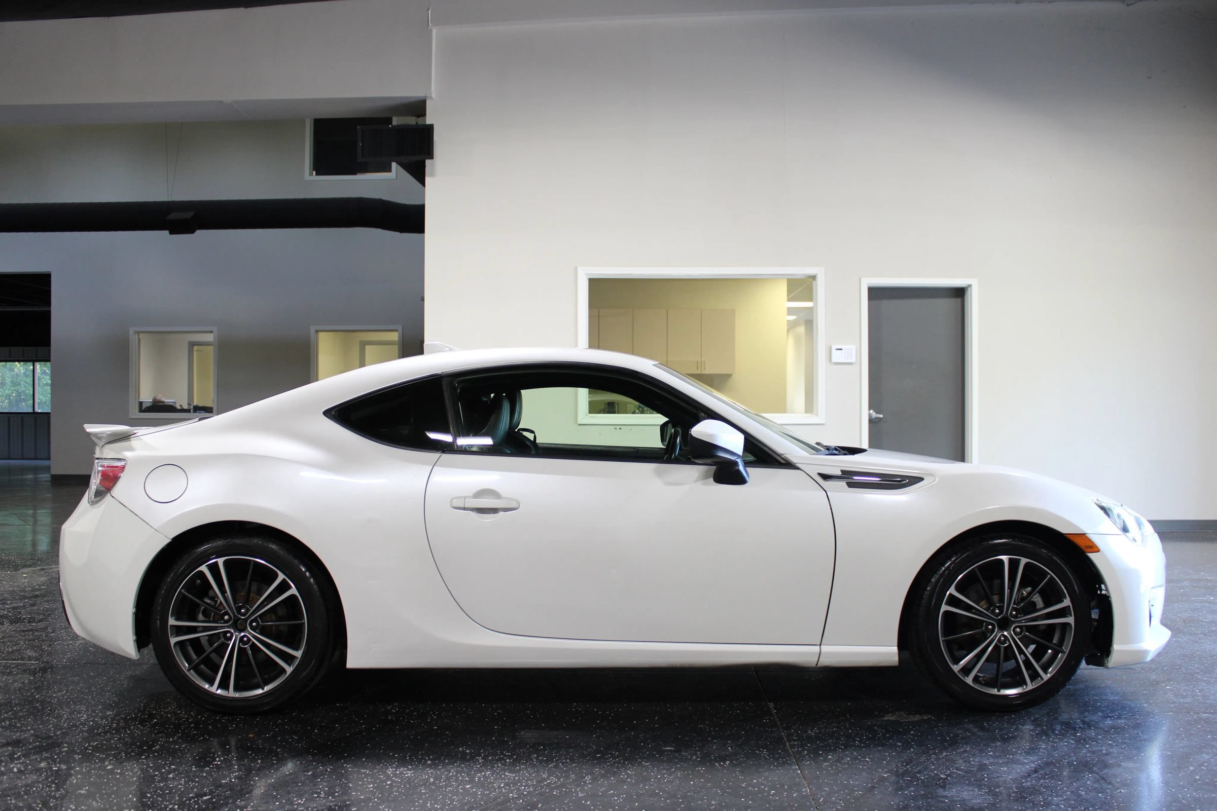 Used 2015 Subaru BRZ Limited w/ Popular Package #1B RWD image 2