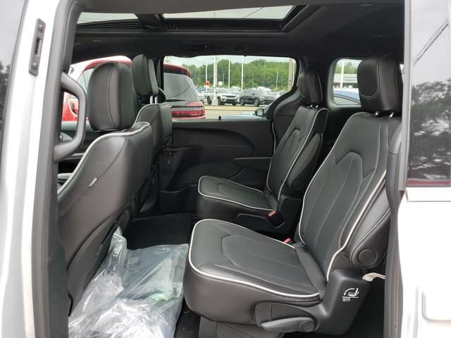 New 2026 Chrysler Pacifica Limited AWD/4WD image 8
