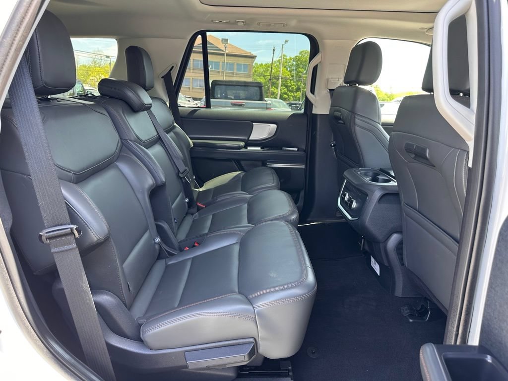 Used 2025 Ford Expedition Active AWD/4WD image 22