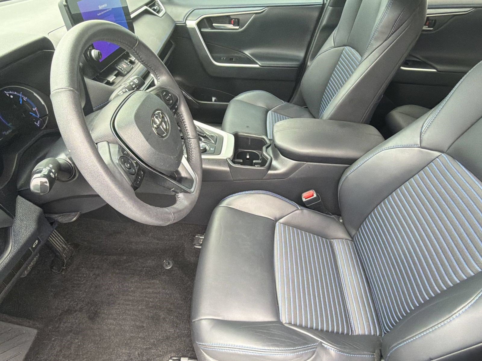 Used 2023 Toyota RAV4 XSE AWD/4WD image 5