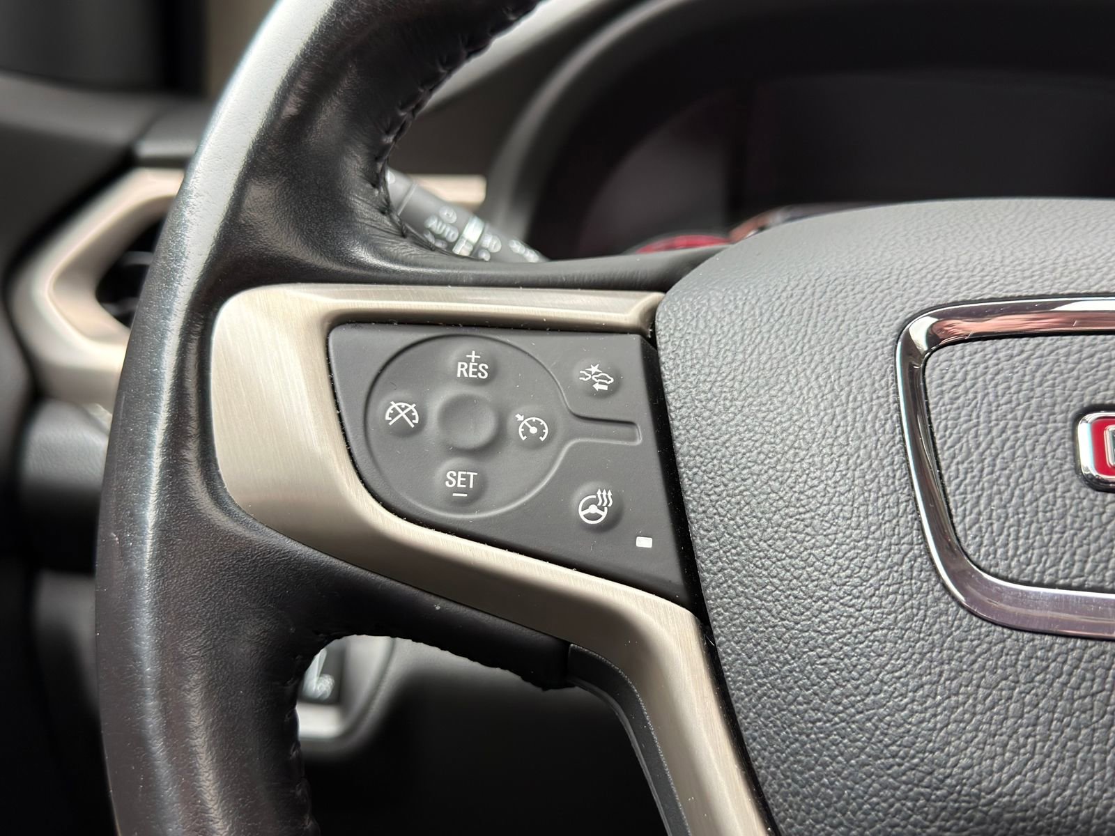 Used 2019 GMC Acadia Denali w/ Technology Package FWD image 23