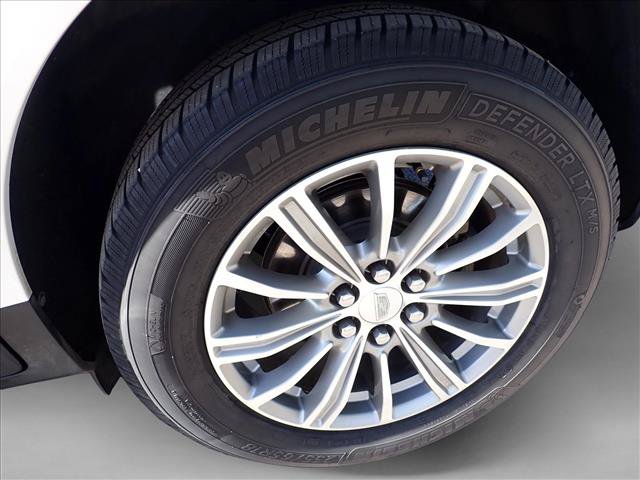 Used 2018 Cadillac XT5 Luxury w/ Driver Awareness Package AWD/4WD image 7