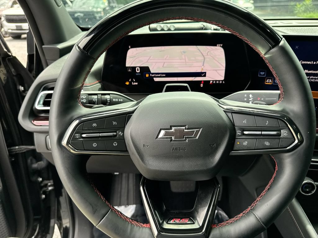 Used 2025 Chevrolet Traverse RS FWD image 16