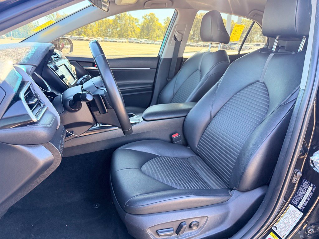 Used 2018 Toyota Camry SE FWD image 12