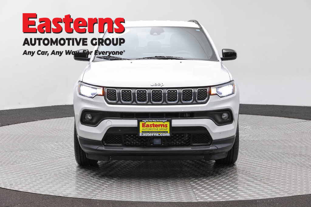 Used 2024 Jeep Compass Latitude AWD/4WD image 4