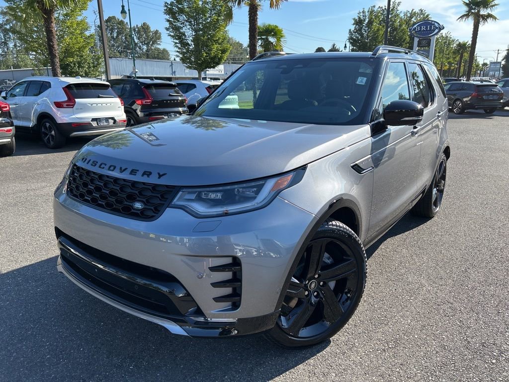 New 2025 Land Rover Discovery Dynamic SE image 1