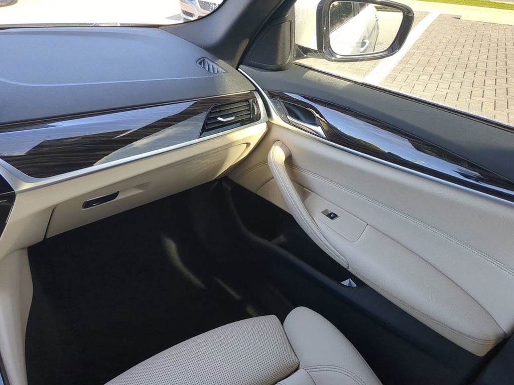 Certified 2023 BMW 540i w/ Convenience Package image 18